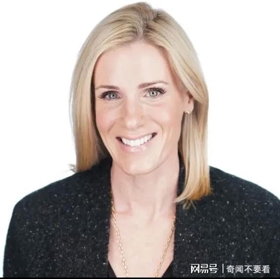 曝光出轨丑闻的女主的丈夫身家154亿尊龙凯时网“只与上帝对话”被大屏幕(图3)